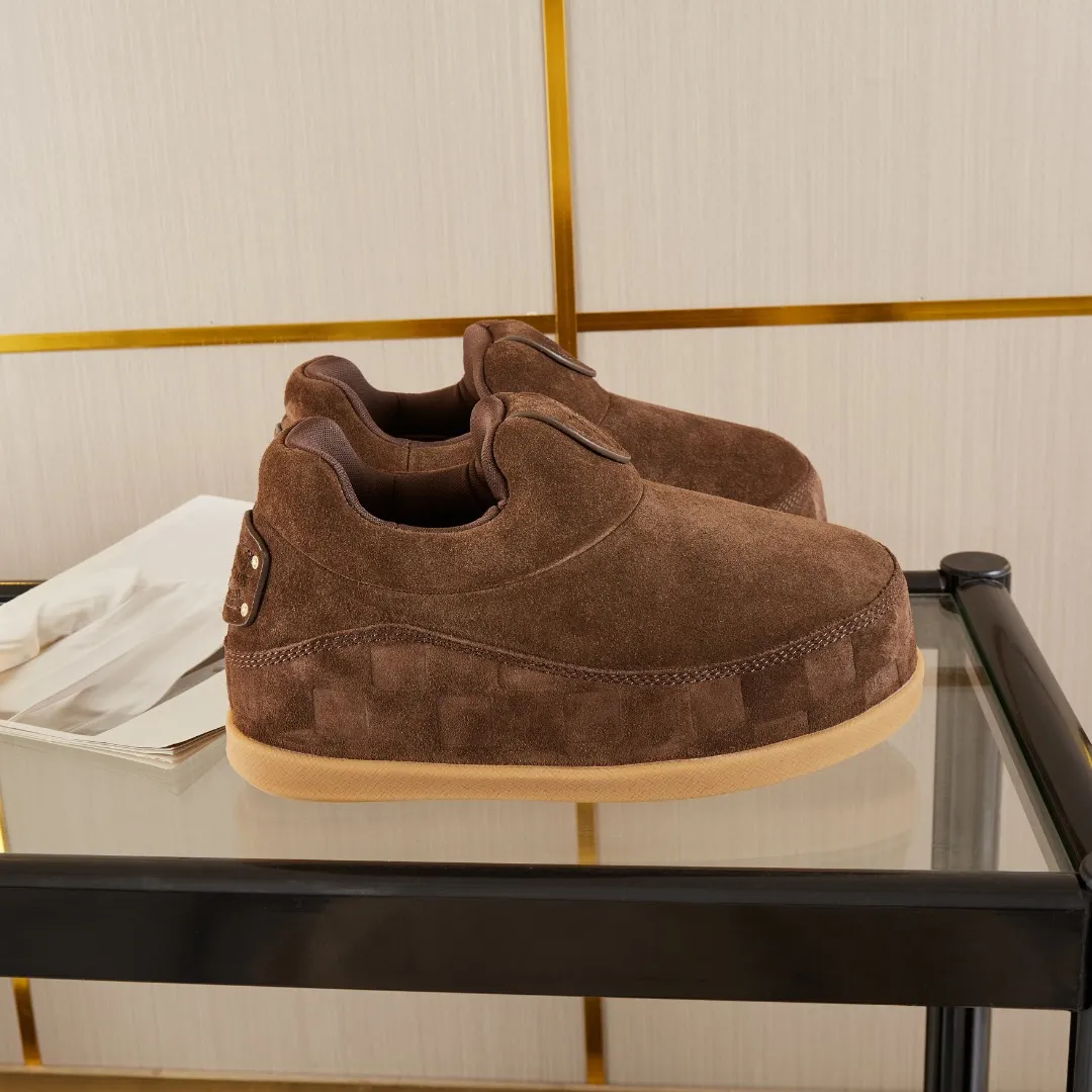 💰💰💰 660 hot style 🆕🆕🆕𝙇𝙑🔥New models are on the shelves🔥 Louis Vuitton 25ss, LV co-branded nigo YETI Fat Ding is ugly and cute, many Internet celebrities have put it on the show, a classic and versatile item. Fabric: imported high mercerized cowhide suede. Lining: High-grade elastic mesh, original molded outsole. Size: women's clothing, 35-41 (customized for women's 40 and 41), men's clothing 39-46 (customized for 45-46)